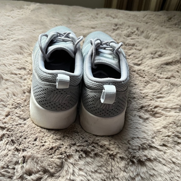 Nike Air Max Thea Casual Sportswear Shoe Wolf Grey White Womens Size 8.5 - Picture 4 of 11